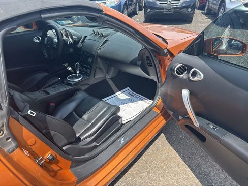 Used 2005 Nissan 350Z Touring RWD image 35