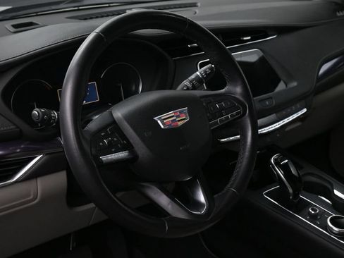 Used 2023 Cadillac XT4 Luxury w/ Driver Awareness Package FWD image 9