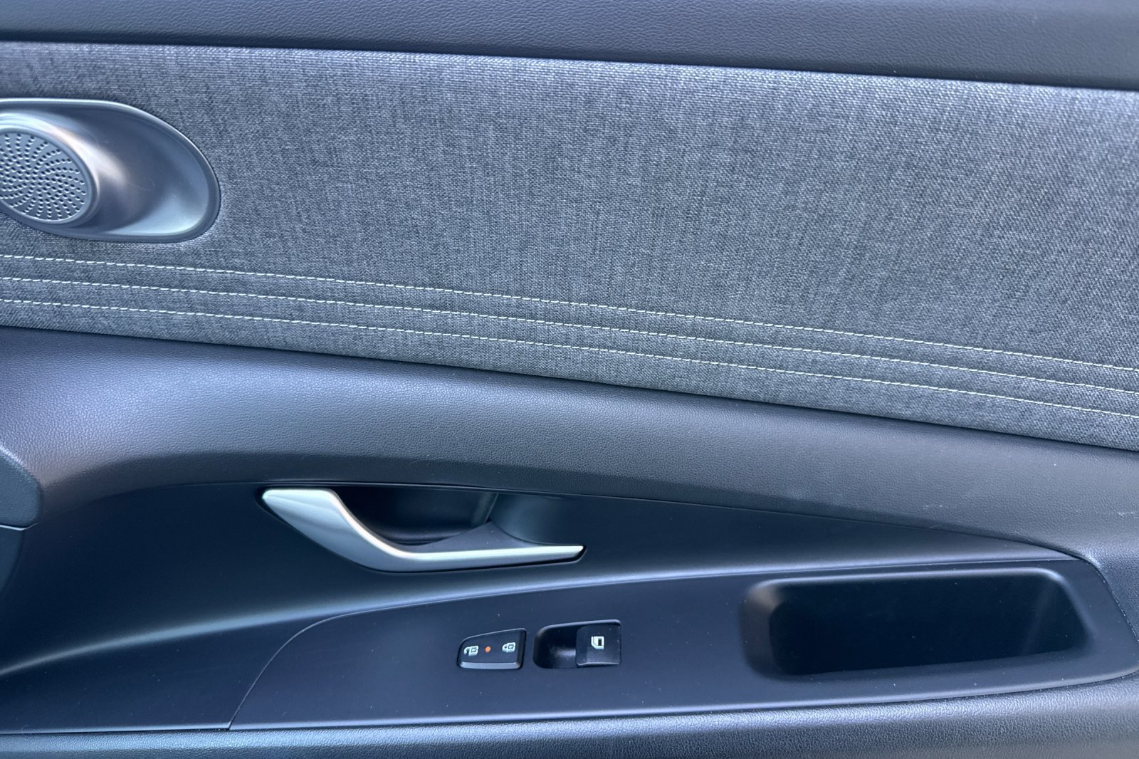 Used 2025 Hyundai Elantra Limited FWD image 17