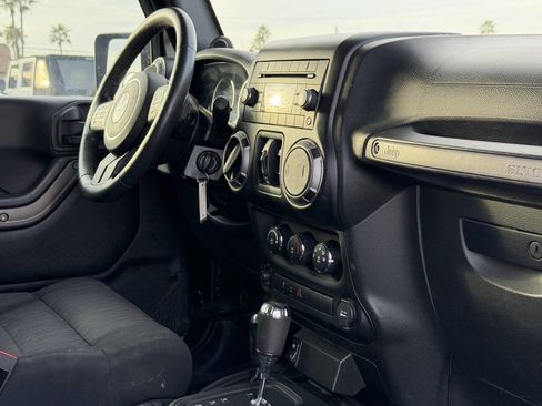 Used 2012 Jeep Wrangler Unlimited Sport image 19