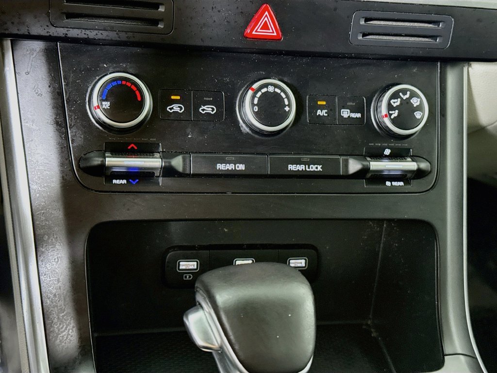 Used 2022 Kia Carnival LX FWD image 8