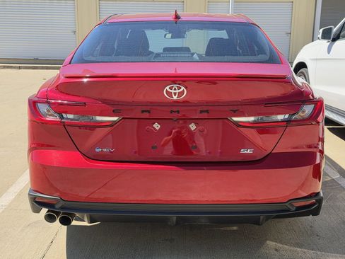 Used 2025 Toyota Camry SE image 18
