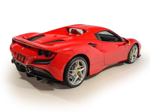 Used 2022 Ferrari F8 Tributo RWD image 14