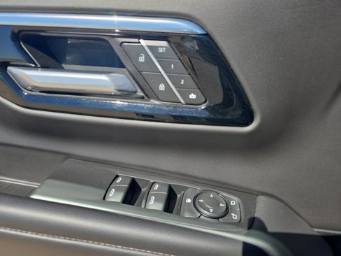 Used 2025 Chevrolet Suburban LT AWD/4WD image 29