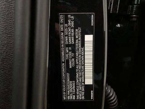 Used 2025 Volvo XC40 B5 Plus image 95