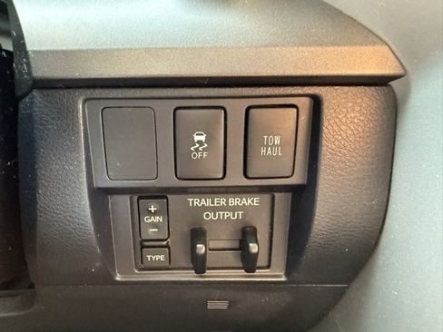 Used 2017 Toyota Tundra SR5 image 26