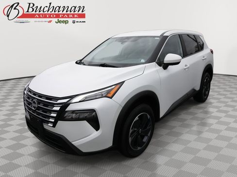 Used 2025 Nissan Rogue SV AWD/4WD image 1