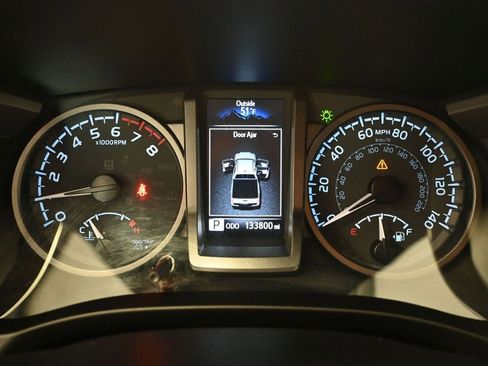 Used 2021 Toyota Tacoma TRD Off-Road w/ Technology Package AWD/4WD image 30