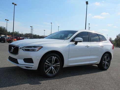 Used 2018 Volvo XC60 T6 Momentum w/ Convenience Package image 3
