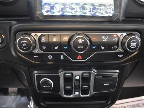 Used 2020 Jeep Wrangler Unlimited Sahara AWD/4WD image 21