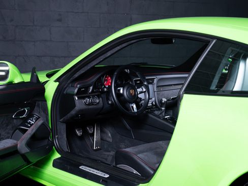 Used 2018 Porsche 911 Carrera GTS RWD image 13