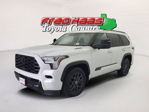 Used 2024 Toyota Sequoia Platinum image 1