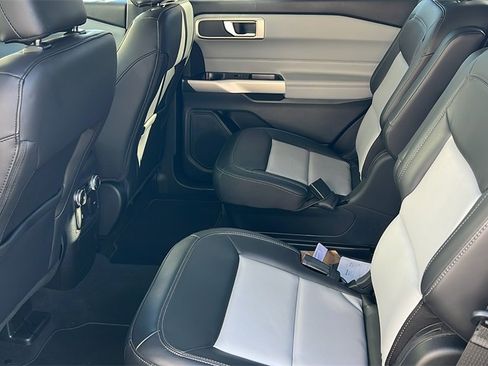 Certified 2022 Ford Explorer XLT w/ Equipment Group 202A image 9
