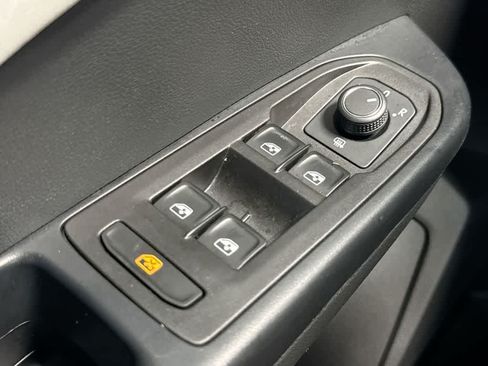 Certified 2025 Volkswagen Taos SE FWD image 21