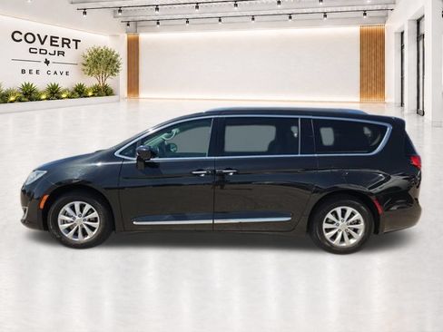 Used 2019 Chrysler Pacifica Touring-L w/ Advanced Safetytec Group FWD image 5
