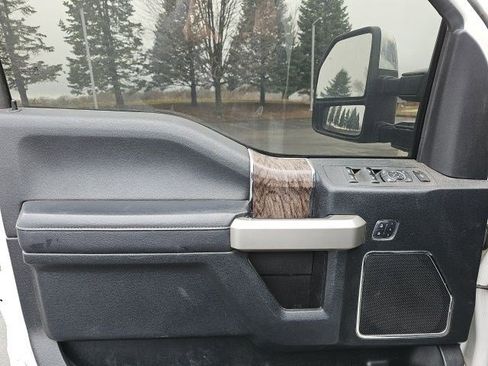 Used 2018 Ford F250 Lariat w/ Chrome Package image 16