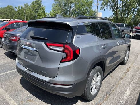 Used 2024 GMC Terrain SLE w/ Driver Convenience Package AWD/4WD image 13