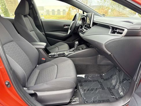 Used 2023 Toyota Corolla SE w/ SE Premium Package image 18