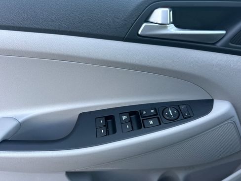 Used 2019 Hyundai Tucson SE w/ Cargo Package FWD image 12