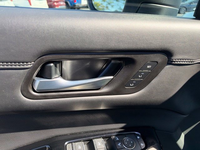 Used 2025 Nissan Pathfinder Platinum AWD/4WD image 28