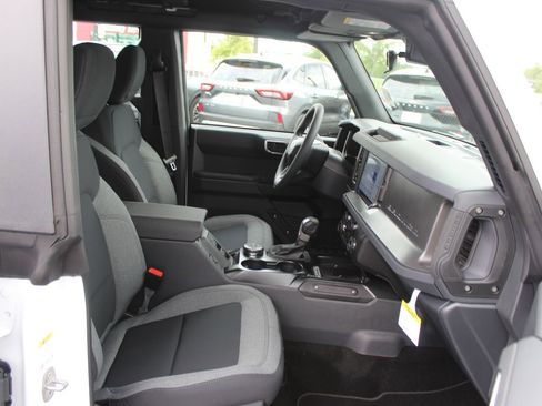 New 2025 Ford Bronco 4-Door image 13