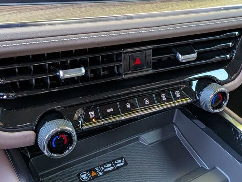 New 2026 Chevrolet Suburban High Country w/ Sun And Tow Package AWD/4WD image 17