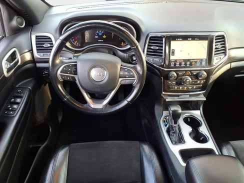 Certified 2021 Jeep Grand Cherokee Laredo X image 16