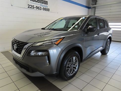 Used 2023 Nissan Rogue S image 2