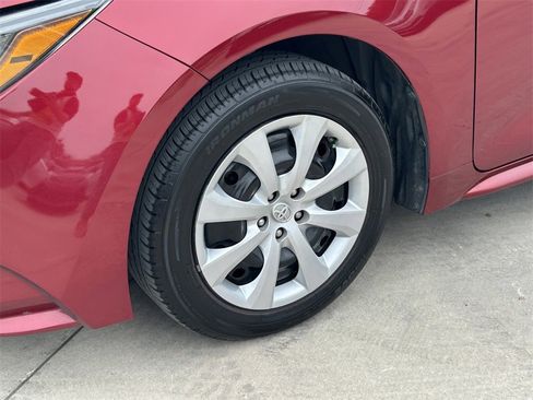 Used 2022 Toyota Corolla LE image 9