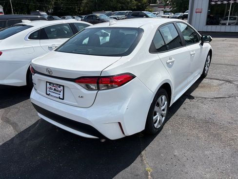 Used 2022 Toyota Corolla LE FWD image 3