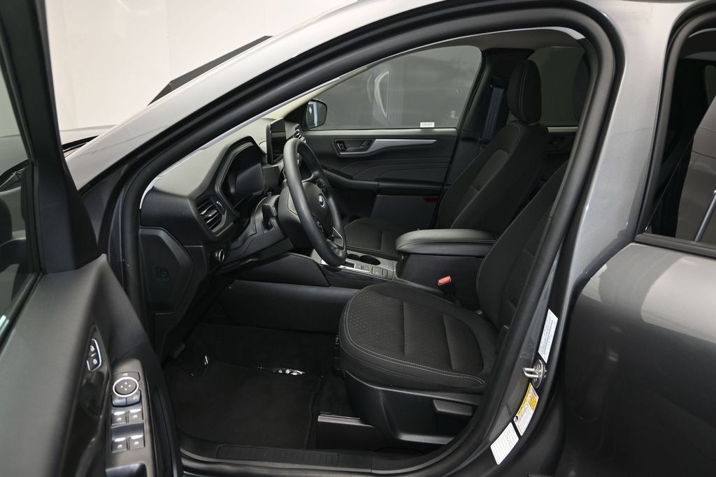 Used 2025 Ford Escape Active AWD/4WD image 17