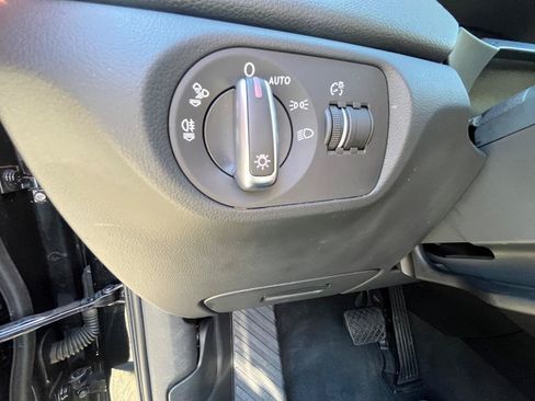 Used 2018 Audi Q3 2.0T Premium FWD image 16