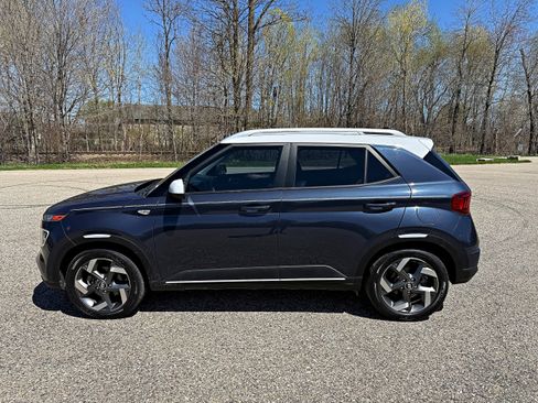 Used 2021 Hyundai Venue w/ Cargo Package image 6