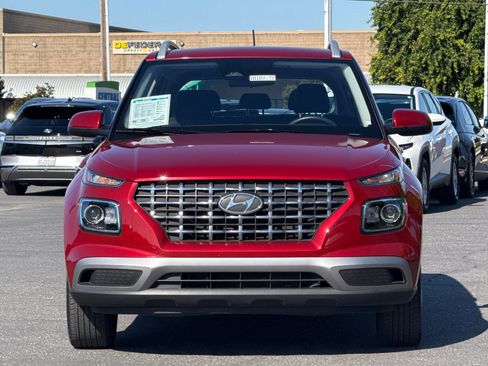 Used 2025 Hyundai Venue SEL FWD image 9