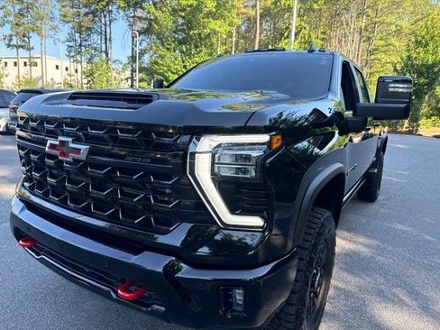 Used 2025 Chevrolet Silverado 2500 ZR2 w/ Technology Package AWD/4WD image 1