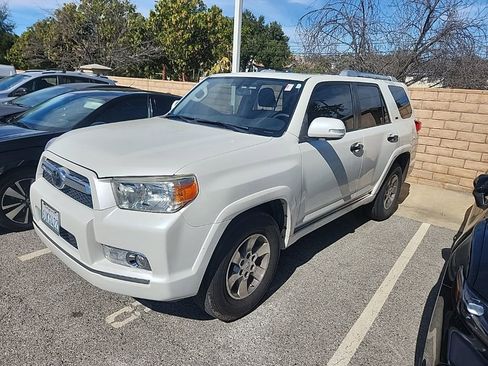 Used 2011 Toyota 4Runner SR5 w/ Convenience Pkg image 1