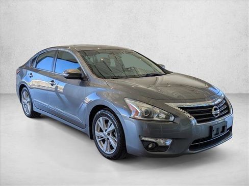 Used 2015 Nissan Altima 2.5 SV w/ Convenience Package image 3