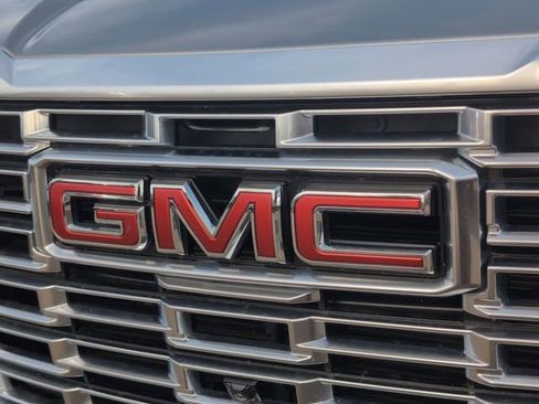 Used 2025 GMC Yukon Denali image 36