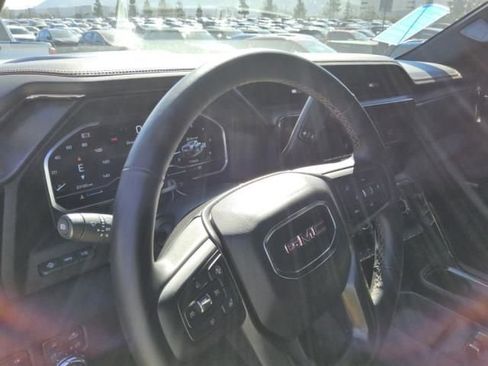 Used 2024 GMC Sierra 2500 AT4 w/ AT4 Premium Plus Package AWD/4WD image 4