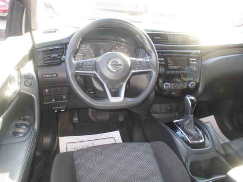 Used 2017 Nissan Rogue Sport SV AWD/4WD image 5