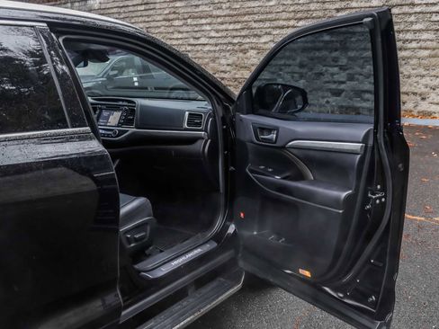 Used 2019 Toyota Highlander Limited image 15
