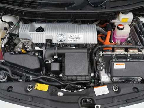 Used 2015 Toyota Prius Two FWD image 28
