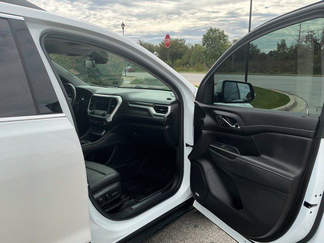 Used 2023 GMC Acadia SLT w/ Preferred Package FWD image 17