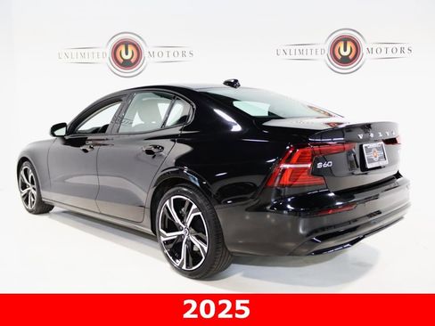 Used 2025 Volvo S60 B5 Core image 3