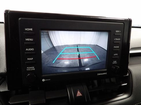 Used 2021 Toyota RAV4 LE image 19