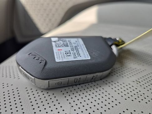Certified 2025 Kia Carnival EX FWD image 11