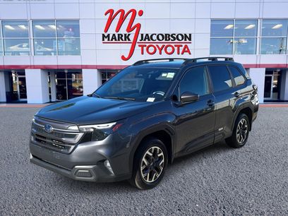 Used 2025 Subaru Forester Premium w/ Convenience Package #1
