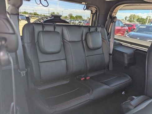 Used 2025 Jeep Wrangler Rubicon image 18