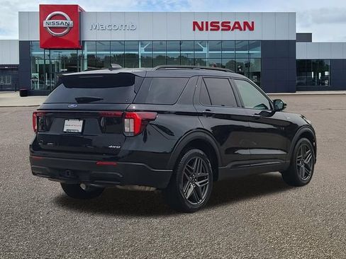 Used 2025 Ford Explorer ST-Line w/ ST-Line Street Pack AWD/4WD image 7