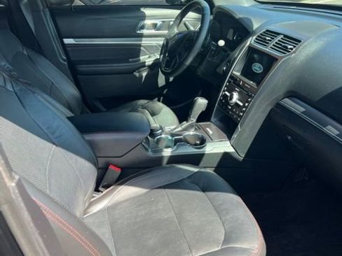 Used 2018 Ford Explorer Sport w/ Equipment Group 401A AWD/4WD image 5